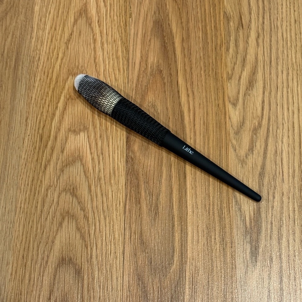 5 for $25 item 🌺 Lithe Beauty Tapered Powder Brush